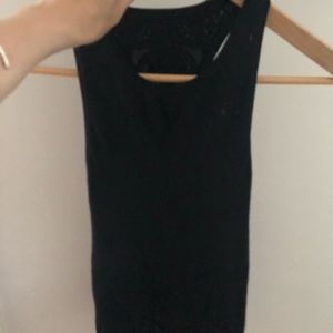 Gorgeous Lululemon black top size 6